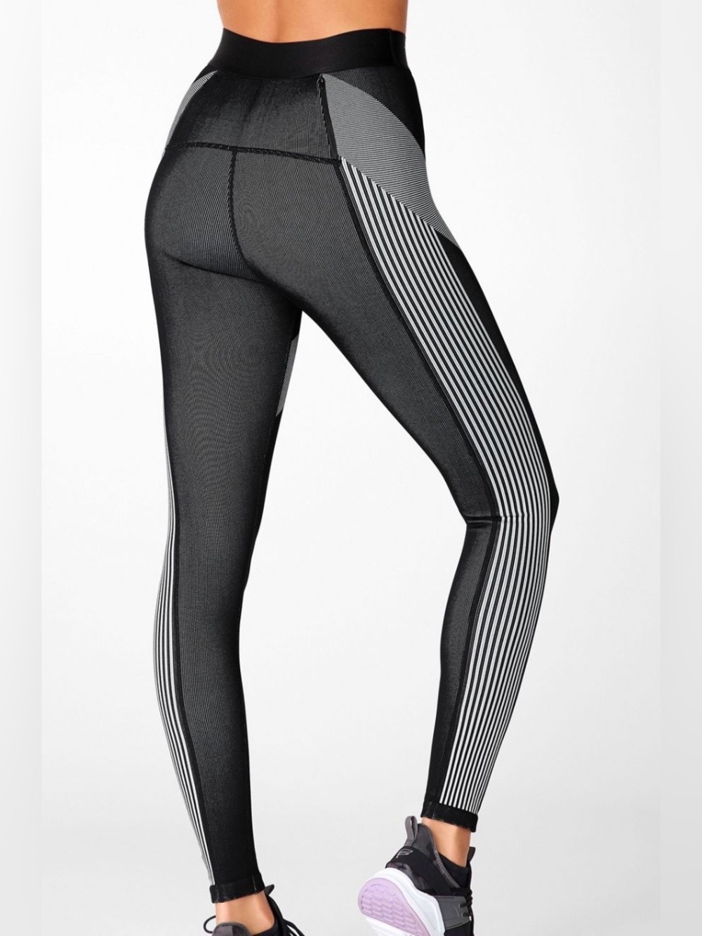 Fabletics Ultra High-Waisted Seamless Sprint Leggings Black White Size XS